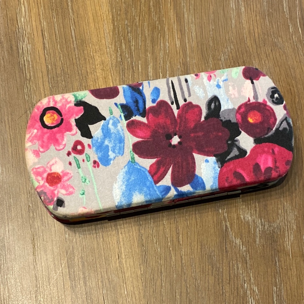 Thirty One Hard Case Wallet Clutch in Floral Print